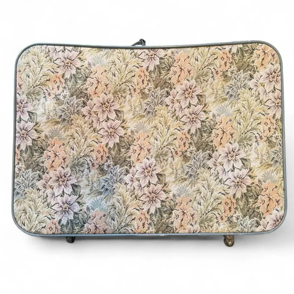 28x20 vintage international tourist rolling